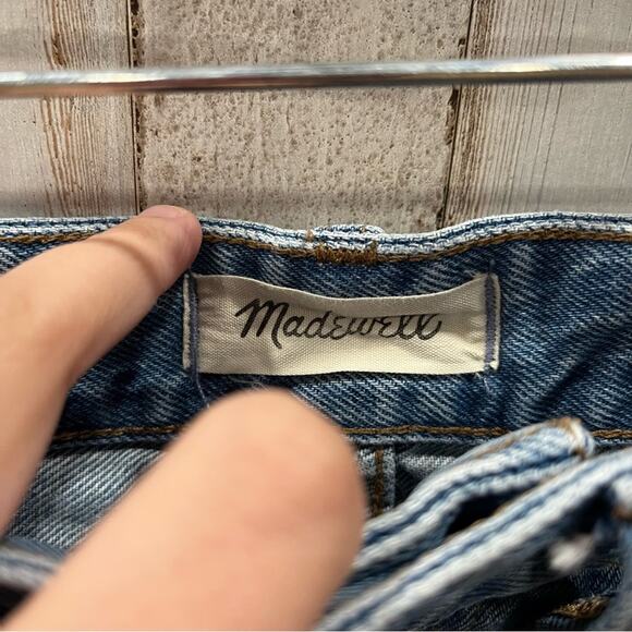 Madewell Relaxed Denim Shorts in Renfield Wash: Destructed Edition Distressed - Picture 3 of 9